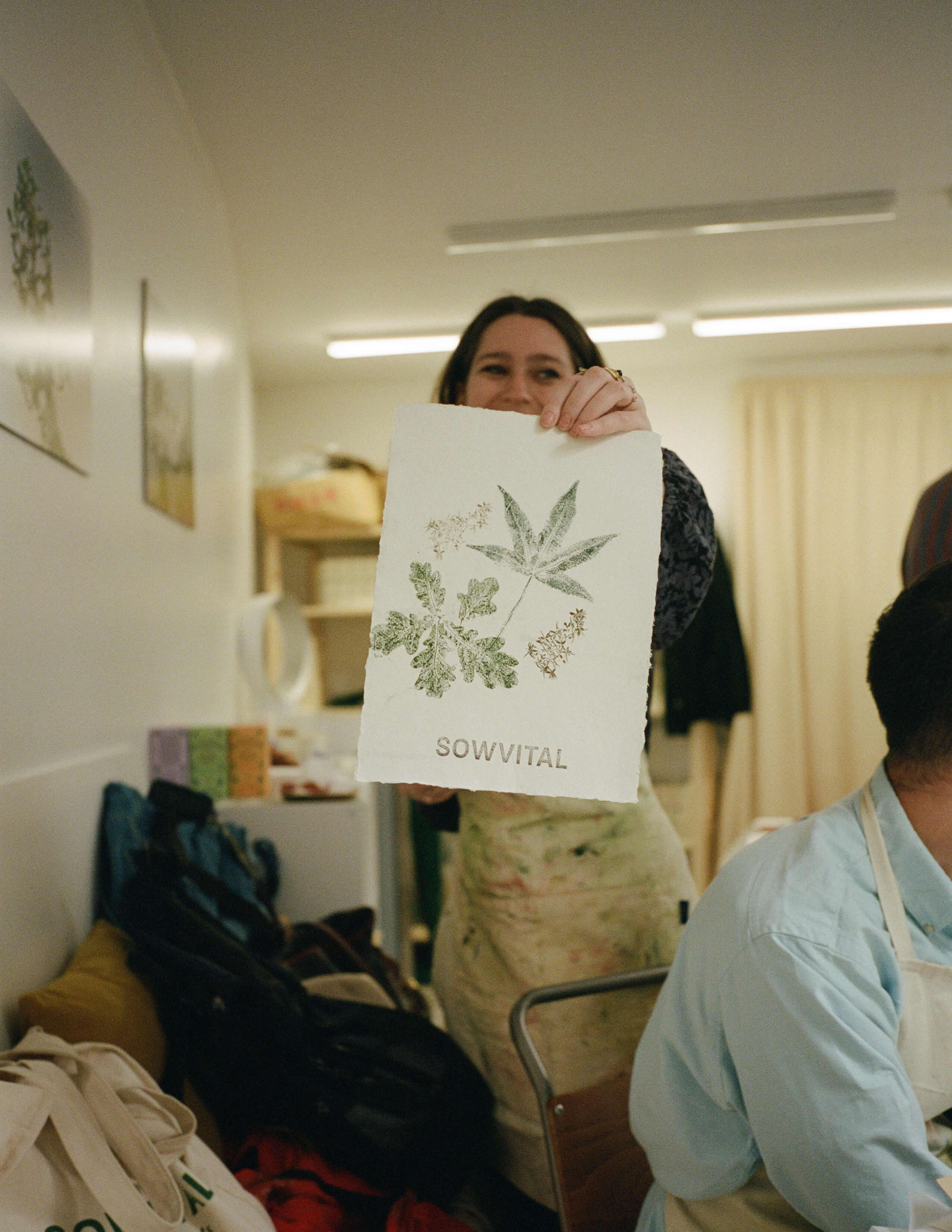 A lady showed her nature plant printing result with Sowvital’s name at the bottom of the paper in the popup shop.
