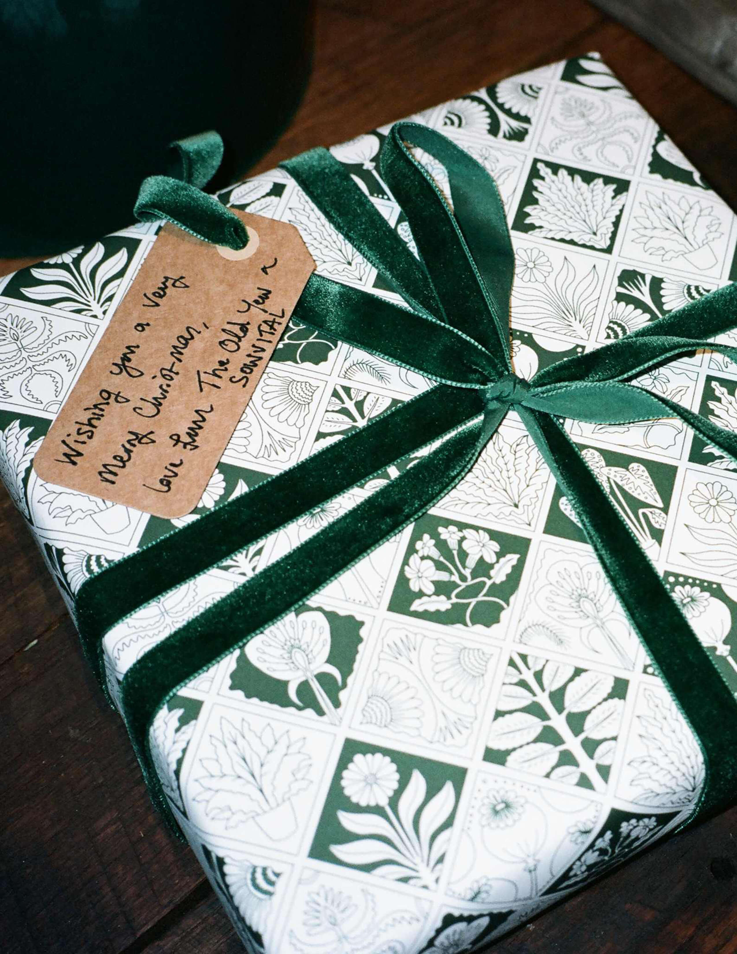 A Christmas gift with the Sowvital-designed wrapping paper and a name tag card.