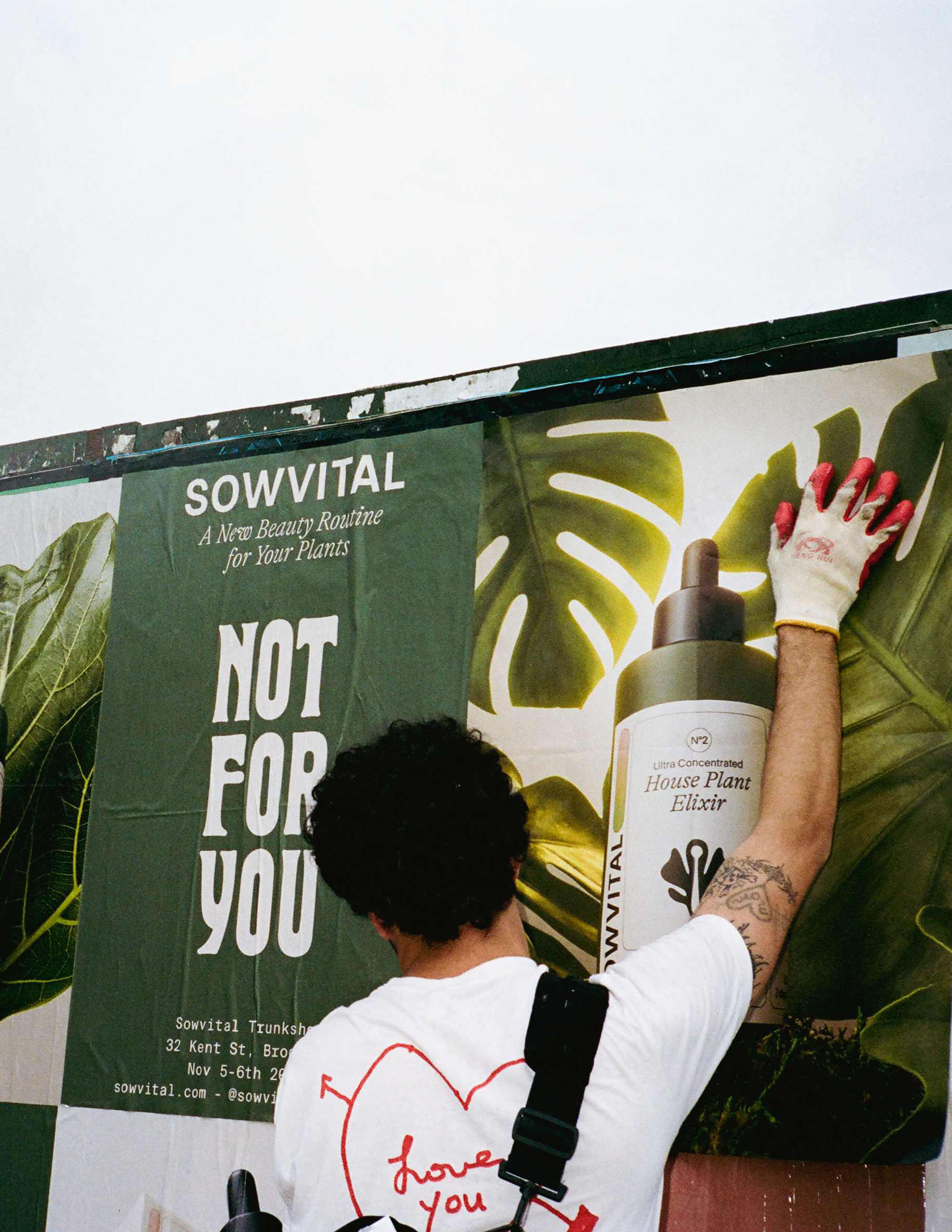 A man was working on sticking the Sowvital poster on the boards.