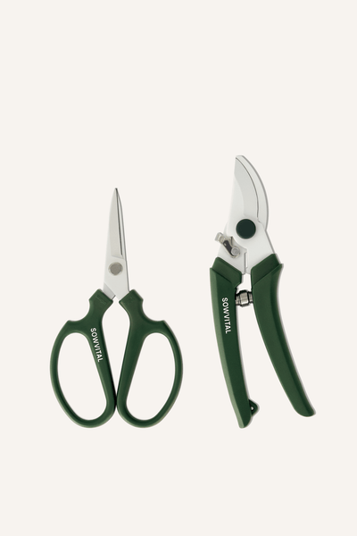 The Sowvital gardeners pruning scissors and secateurs positioned next to each other.